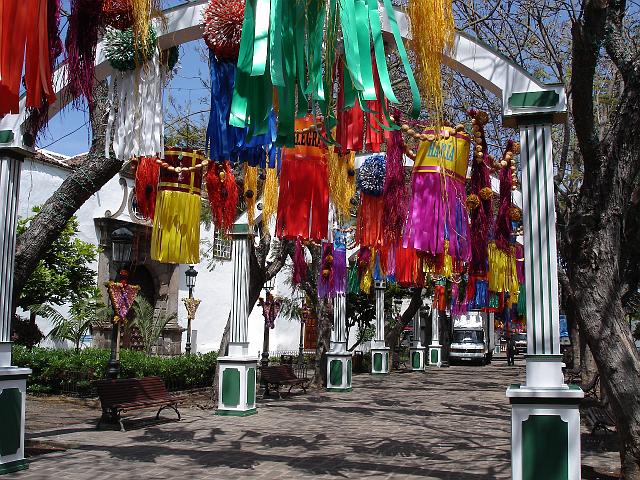 Fiesta_Icod.JPG - Vorbereitungen zu einer Fiesta auf dem Kirchplatz von Icod